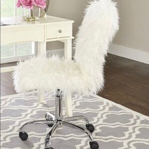 Fuzzy white chair for desk